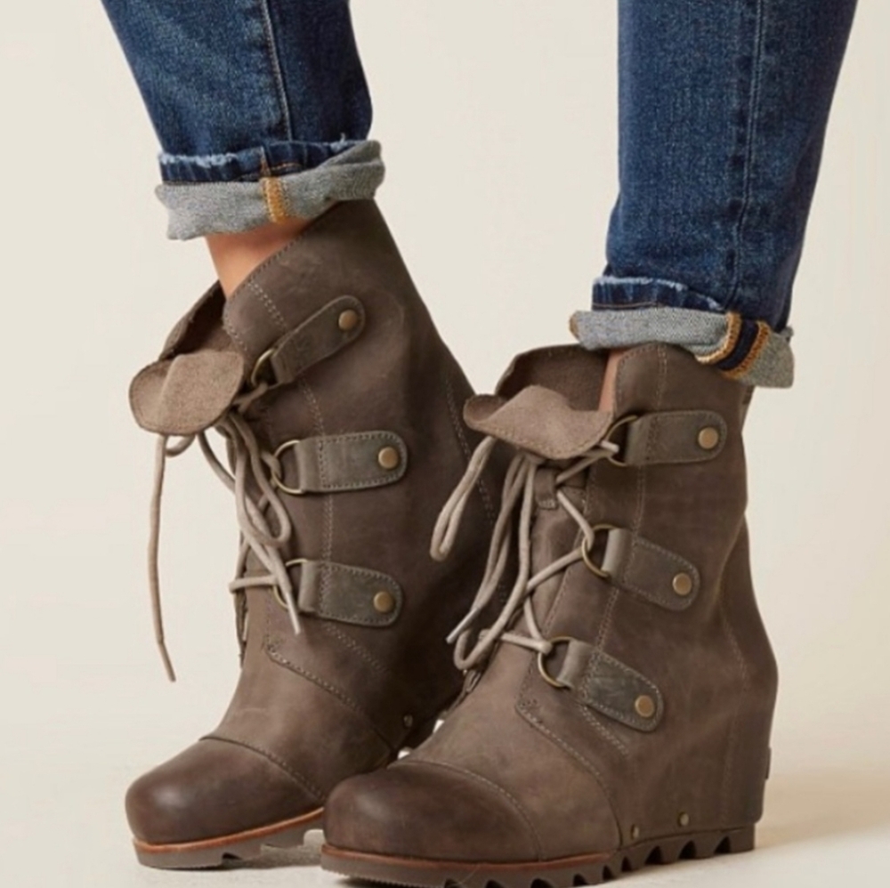 Sorel Joan of Arctic Hidden Wedge Brown Leather Boots sz 8 (fits 7.5)